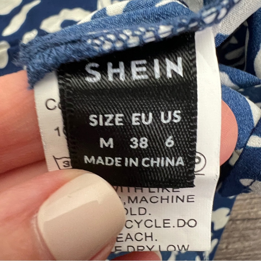 SHEIN Blue and White Animal Print Blouse top shirt size medium M B132 - Picture 2 of 4